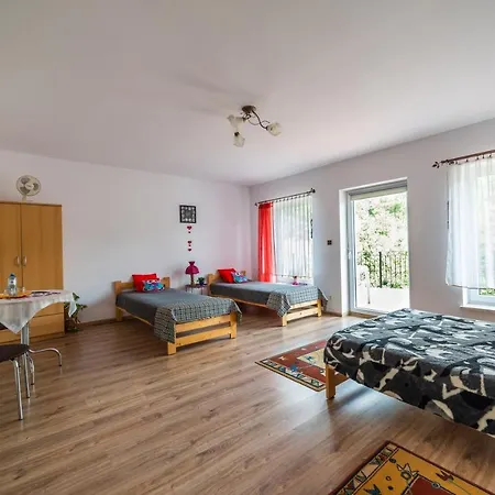 Nocleg U Sowy Pokoje Goscinne *