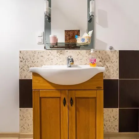 Nocleg U Sowy Pokoje Goscinne *