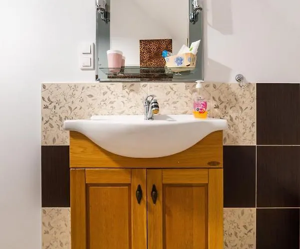 Nocleg U Sowy Pokoje Goscinne *